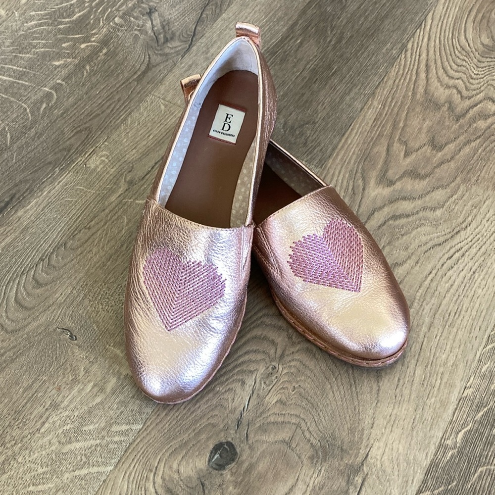 ED Ellen Degeners heart flats size 9